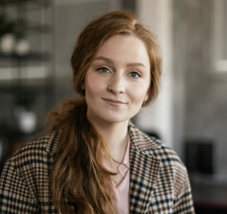 Pauline V. – Corporate Assistant Pauline V. – Corporate Assistant